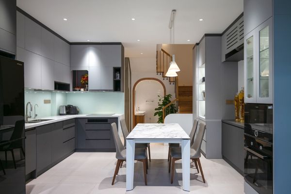 Nhà ống 3 mặt xây kín vẫn nhiều ánh sáng tự nhiên Mika
